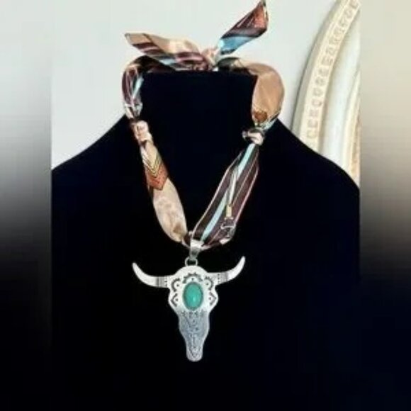 Turquoise Bull Pendant on Silk Scarf Necklace/Twillie in FP Bag NWOT - Picture 5 of 7